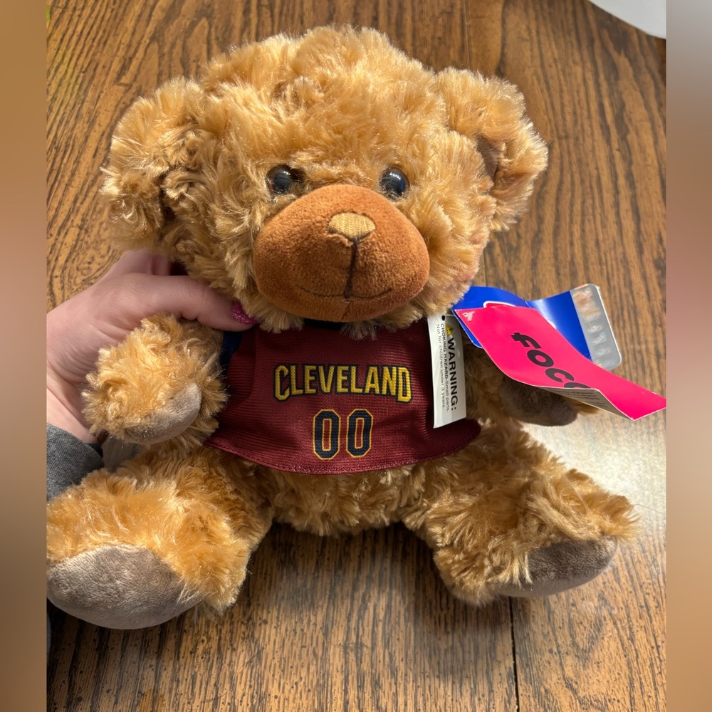 NWT Forever Collectibles Cleveland Cavaliers bear